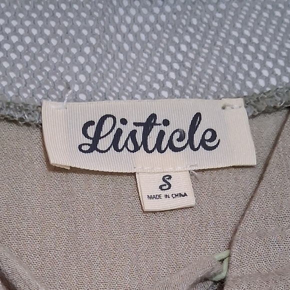 SALE EUC Women's Listicle Casual Sz. S Olive Drab Green Pullover Top - Picture 5 of 9